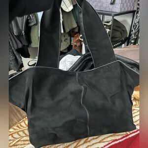 Blair Reversible Vegan Suede Tote
Black